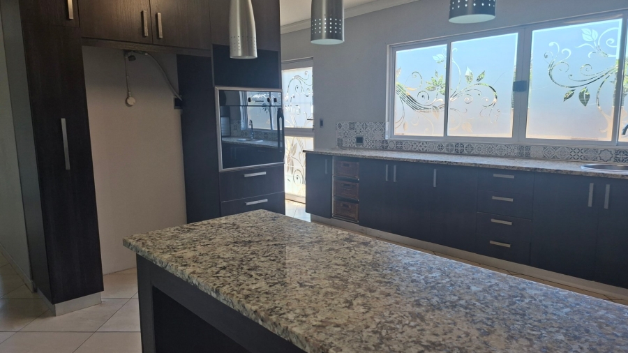 4 Bedroom Property for Sale in Sunrise On Sea Eastern Cape